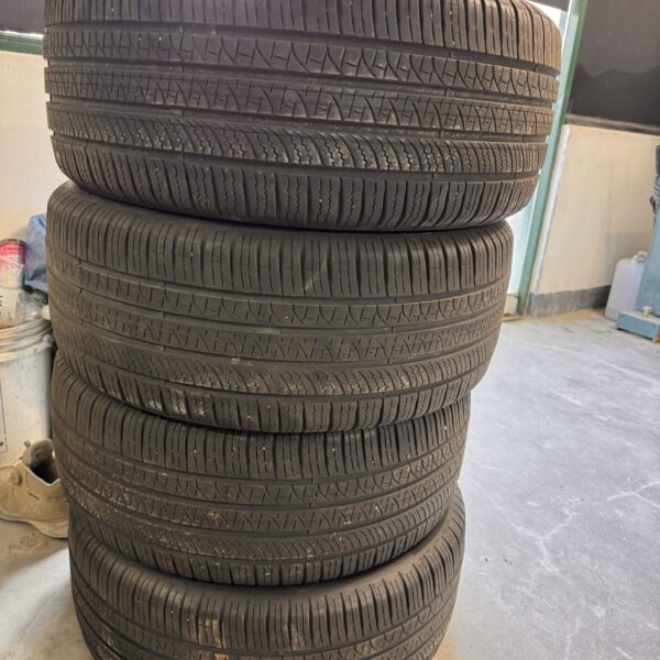 245/50R18 피렐리 타이어 세트 판매합니다.