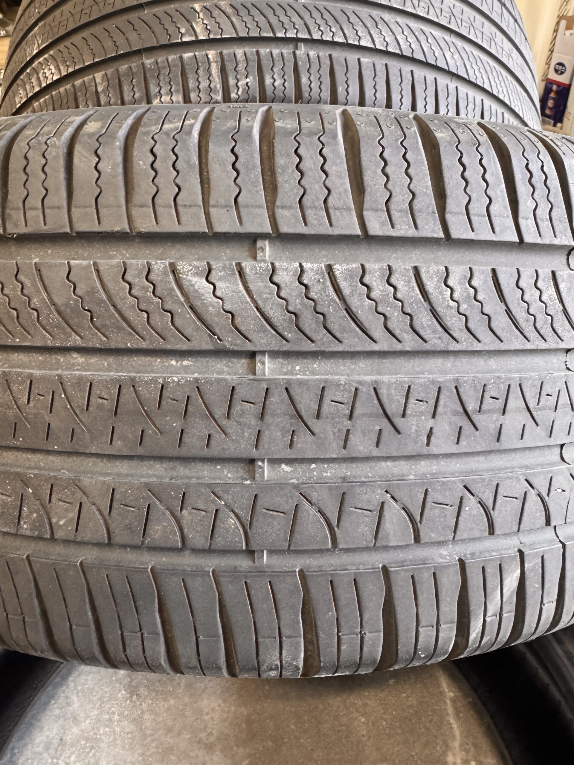245/50R18 피렐리 타이어 세트 판매합니다. - 이미지 2